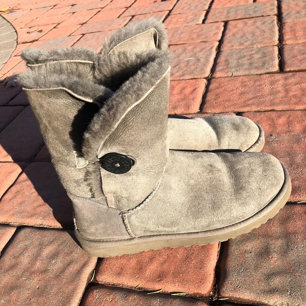 Uggs Grey Bailey Button!!!